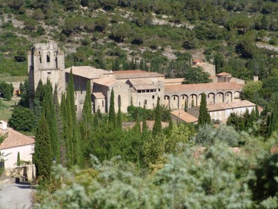  Villa de l Orbieu zicht op abdij 