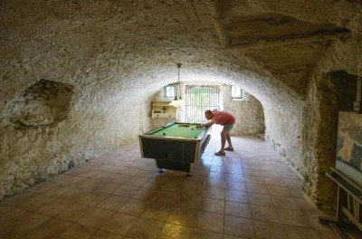  Chateau Melhien pooltafel in sousterrain 
