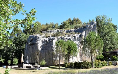  La Petite Roque loungeterras en omgeving 